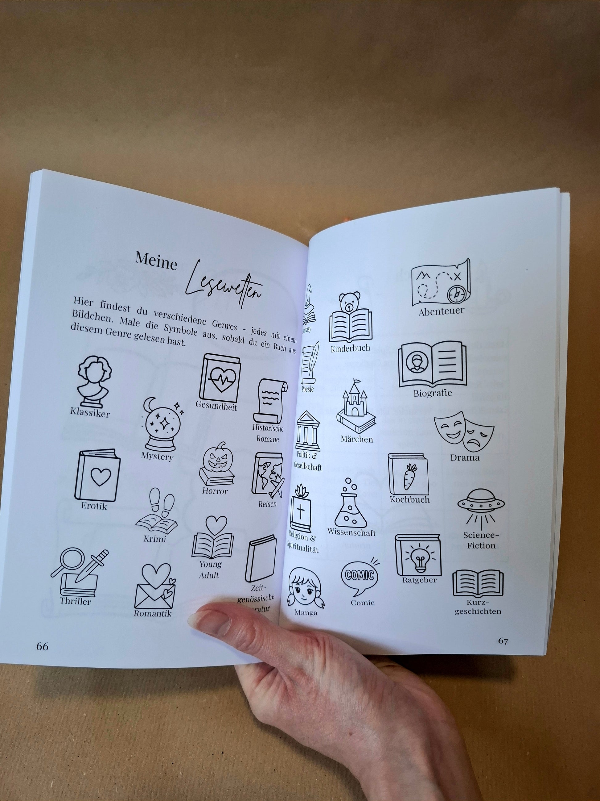 Lesejournal im minimalstischem schwarz/weiß Design